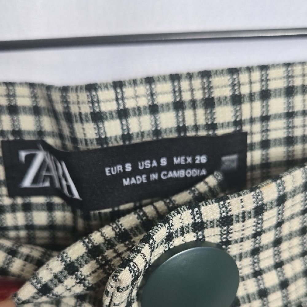 Zara Dark Green and Cream Checkered/Plaid Cropped Pants - Picture 5 of 15